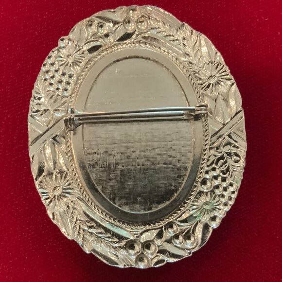 Vintage Coro Cameo Brooch - Picture 2 of 2
